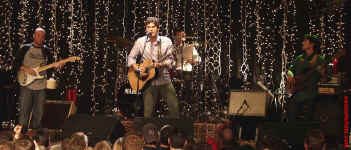 cs-JohnMayer-video2-Athens2702.JPG (139028 bytes)