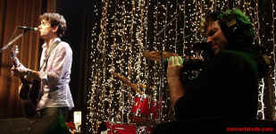 cs-JohnMayer-video4-Athens2702.JPG (127822 bytes)