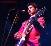 cs-ChrisIsaak3-Atlanta73103.JPG (40846 bytes)