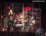 cs-LisaMariePresley7-Atlanta73103.JPG (72647 bytes)