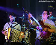 cs-TheyMightBeGiants8-Atlanta92504.JPG (82042 bytes)