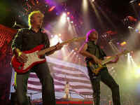 concertshots.com-Aerosmith4-Atlanta91701.JPG (69552 bytes)
