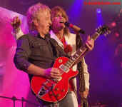 concertshots.com-Aerosmith6-Atlanta91701.JPG (54809 bytes)